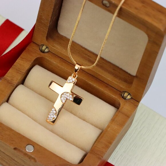 "Elegant Rose Gold Cross Pendant with Crystal Accents for Women & Men, XPPT1738 - Picture 10 of 13